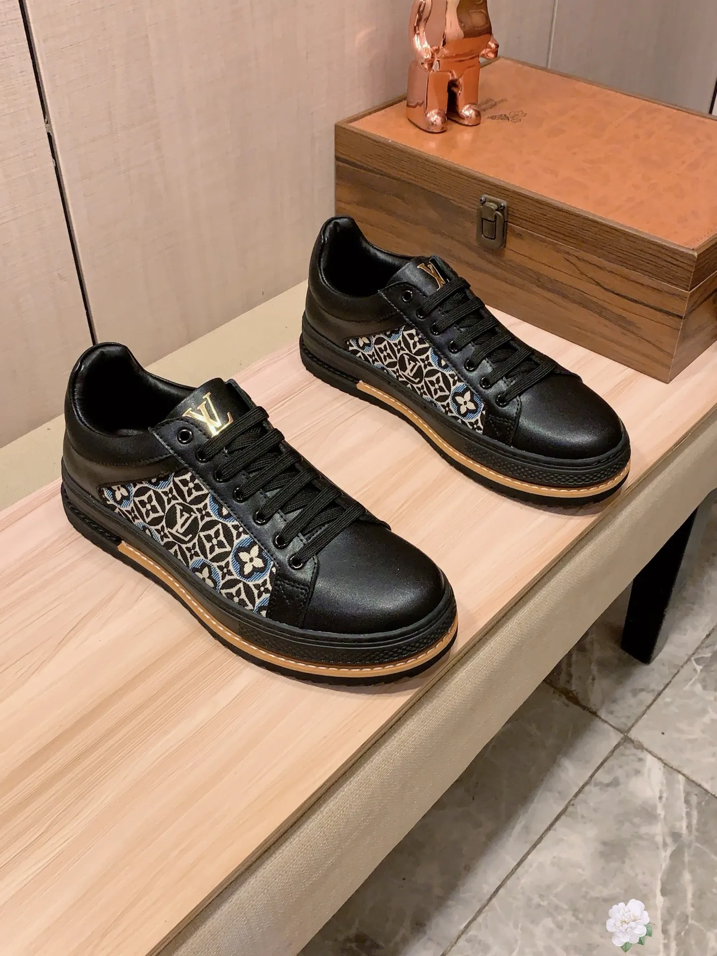 Men's men's shoes 💰420💰💰🎩🎩[Lightning][Lightning] "LV*" The latest • hot style casual shoes, top brand [Seduce] luxury~purchase, top~quality. [Strong] The upper is made of imported breathable cowhide with fabric material ➕ Breathable sheepskin feet (•) and fine workmanship. The original stylish and stylish soft rubber wear-resistant and non-slip outsole is light and comfortable on the feet. The real thing looks better when photographed in person. Code 111: Code: 38-44, 2️⃣colors selected